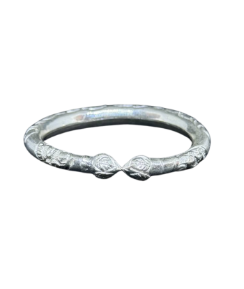 Bracelet Khmer Traditionnel en argent orné de motifs Boran l'évolution des habitudes 