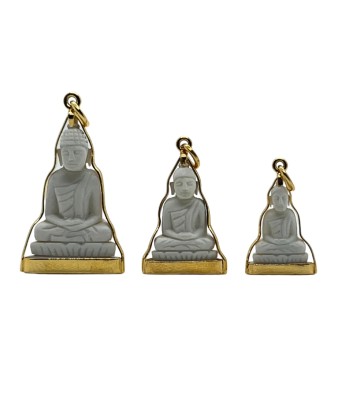 Moyen Pendentif Bouddha en posture Dhyana Mudra style Ivoire et serti en argent doré la colonne vertébrale